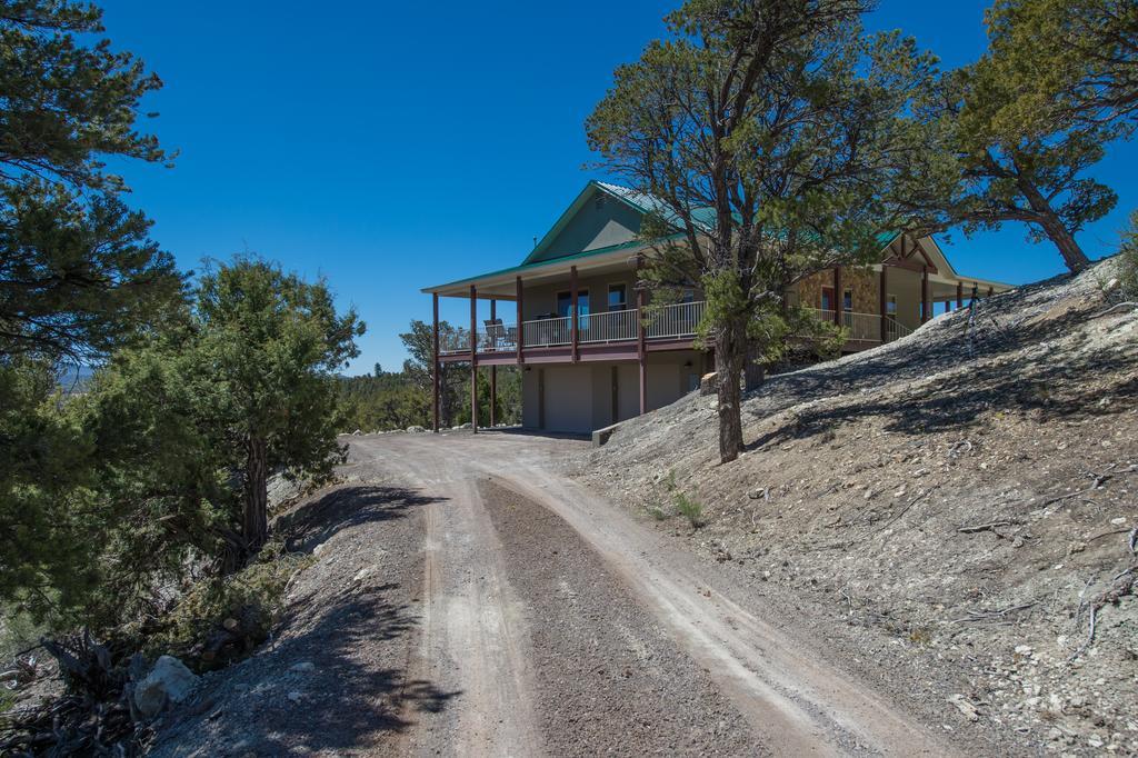 Ridgetop Hideaway Villa Hatch Exterior photo