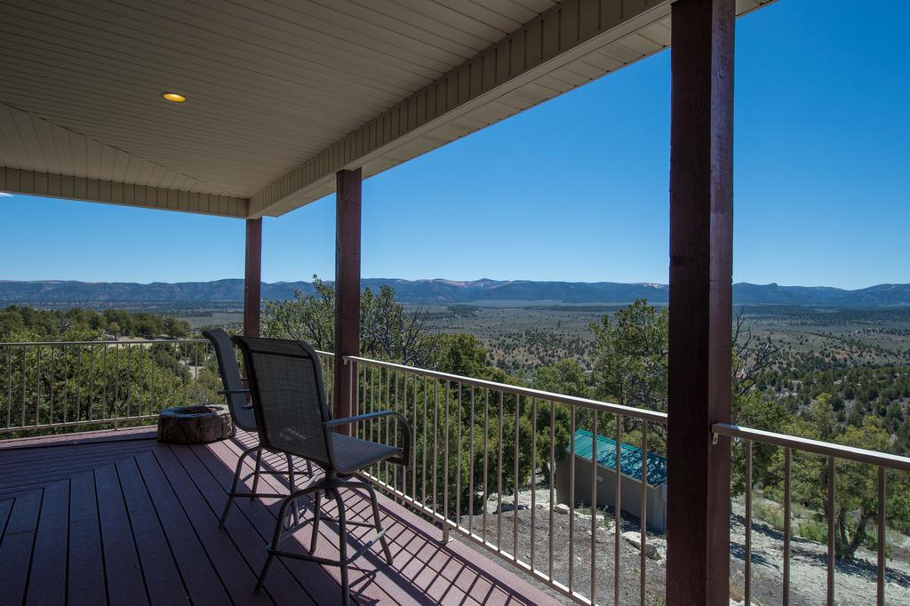 Ridgetop Hideaway Villa Hatch Exterior photo